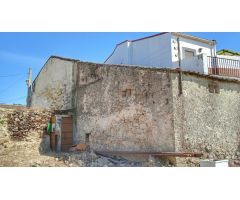 Terreno urbano con casa en Montanchez