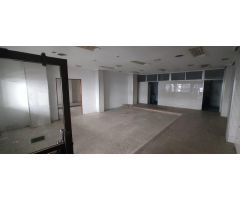 AMPLIO LOCAL COMERCIAL EN CENTRO