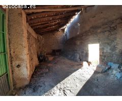 Nave con patio para reformar en Malpartida de Cáceres