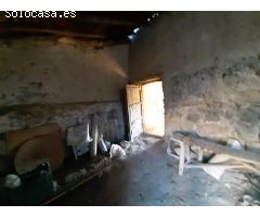 Nave con patio para reformar en Malpartida de Cáceres
