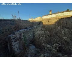 Nave con patio para reformar en Malpartida de Cáceres