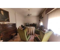 Piso de siete habitaciones en Reyes Huertas, Cáceres