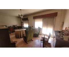 Piso de siete habitaciones en Reyes Huertas, Cáceres