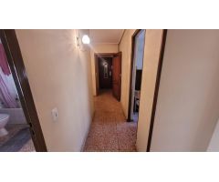 Piso de siete habitaciones en Reyes Huertas, Cáceres