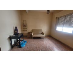 Piso de siete habitaciones en Reyes Huertas, Cáceres
