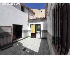 Casa con patio en Montanchez