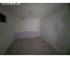 Casa con patio y terraza en Casar de Caceres