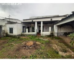 GRAN CASA EN SIERRA DE FUENTES CON MUCHAS POSIBILIDADES