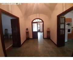 GRAN CASA EN SIERRA DE FUENTES CON MUCHAS POSIBILIDADES