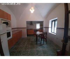 GRAN CASA EN SIERRA DE FUENTES CON MUCHAS POSIBILIDADES