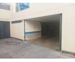 Garaje amplio para  coche y moto