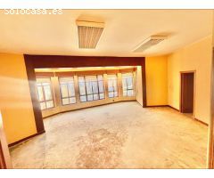 !Gran Oportunidad! Amplio piso en el centro de Cáceres - Ideal para oficina o vivienda.