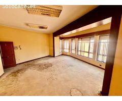 !Gran Oportunidad! Amplio piso en el centro de Cáceres - Ideal para oficina o vivienda.