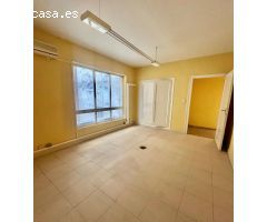 !Gran Oportunidad! Amplio piso en el centro de Cáceres - Ideal para oficina o vivienda.