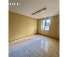 !Gran Oportunidad! Amplio piso en el centro de Cáceres - Ideal para oficina o vivienda.