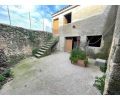 CASA CON PATIO PARA REFORMAR EN MONTÁNCHEZ