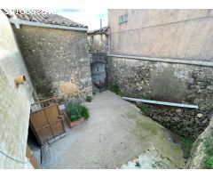 CASA CON PATIO PARA REFORMAR EN MONTÁNCHEZ