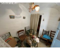 CASA CON PATIO Y BALCÓN EN MONTÁNCHEZ