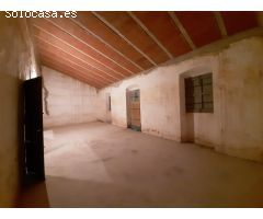 Gran casa con patio de 323 metros en Aliseda