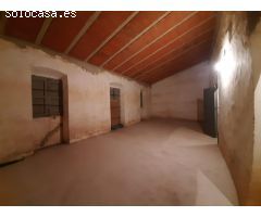 Gran casa con patio de 323 metros en Aliseda