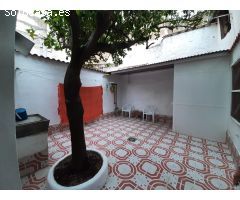 Casa de pueblo con patio de 20 metros en el Casar de Cáceres