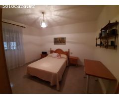 Casa de pueblo con patio de 20 metros en el Casar de Cáceres