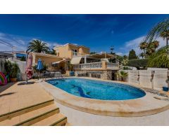 Villa con vistas al mar Mediterráneo a tan solo 120m de la playa Calalga.