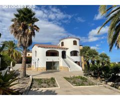 ¡Oportunidad! Chalet con preciosas vistas al mar y parcela de 2000 m2, parcialmente reformado.