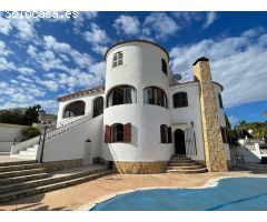 ¡Oportunidad! Chalet con preciosas vistas al mar y parcela de 2000 m2, parcialmente reformado.