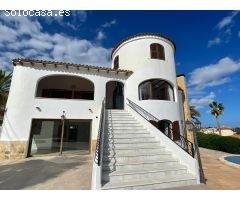 ¡Oportunidad! Chalet con preciosas vistas al mar y parcela de 2000 m2, parcialmente reformado.