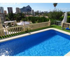 Villa a tan solo 10 minutos andando del centro con preciosas vistas al Peñón de Ifach.