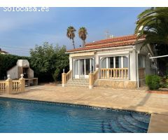 Villa a tan solo 10 minutos andando del centro, de tres dormitorios, ideal para el alquiler.