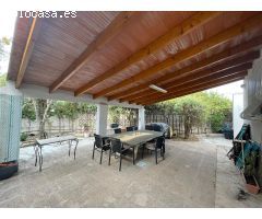 Villa a tan solo 10 minutos andando del centro, de tres dormitorios, ideal para el alquiler.
