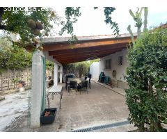 Villa a tan solo 10 minutos andando del centro, de tres dormitorios, ideal para el alquiler.