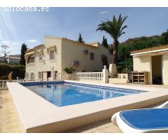 ¡Oportunidad! Villa dividida en dos apartamentos individuales con preciosas vistas al mar.