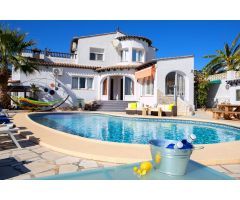 Exquisita Villa de Ensueño en Moraira con Piscina Privada y Terrazas Panorámicas
