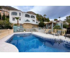 Preciosa Villa con vistas panorámicas al mar Mediterráneo y el peñón de Ifach todo renovado.