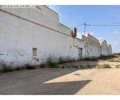 SE VENDE NAVE DE 2.350M2 - MÁS 5.550M2 DE TERRENO - TOTAL 7.900M2 - EL ALBUJÓN