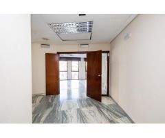 Magnifico piso u oficina en pleno centro de Granada.