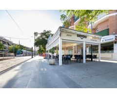 Venta por jubilación, de local + cafetería + restaurante en Armilla, frente a la parada del Metro.