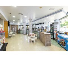 Venta por jubilación, de local + cafetería + restaurante en Armilla, frente a la parada del Metro.