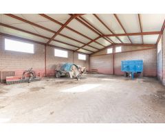 PARCELA DE 2.000 m2 CON NAVE DE 200 m2.