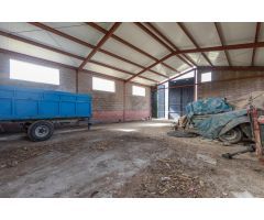 PARCELA DE 2.000 m2 CON NAVE DE 200 m2.
