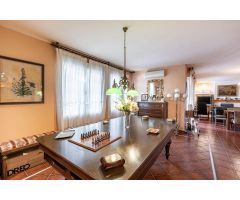 Casa con Gran Parcela en La Zubia