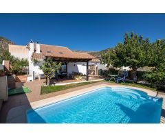 CASA DE ENSUEÑO CON PISCINA EN NIGUELAS