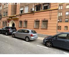 Amplio piso de 3 dormitorios junto a la avenida de Pulianas.