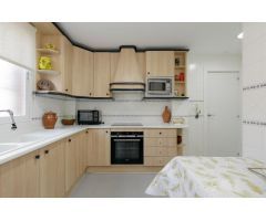 OPORTUNIDAD ÚNICA EN HUÉTOR VEGA – CHALET PAREADO CON PISCINA POR 310.000€!