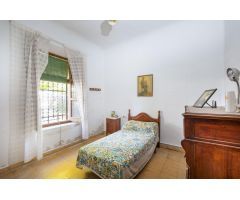PRECIOSA CASA CON TERRENO EN PASEO DE LA REINA, FUENTE VAQUEROS