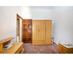 PRECIOSA CASA CON TERRENO EN PASEO DE LA REINA, FUENTE VAQUEROS