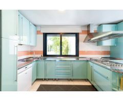 Exclusiva vivienda en El Serrallo con jardín, apartamento independiente y espectaculares vistas